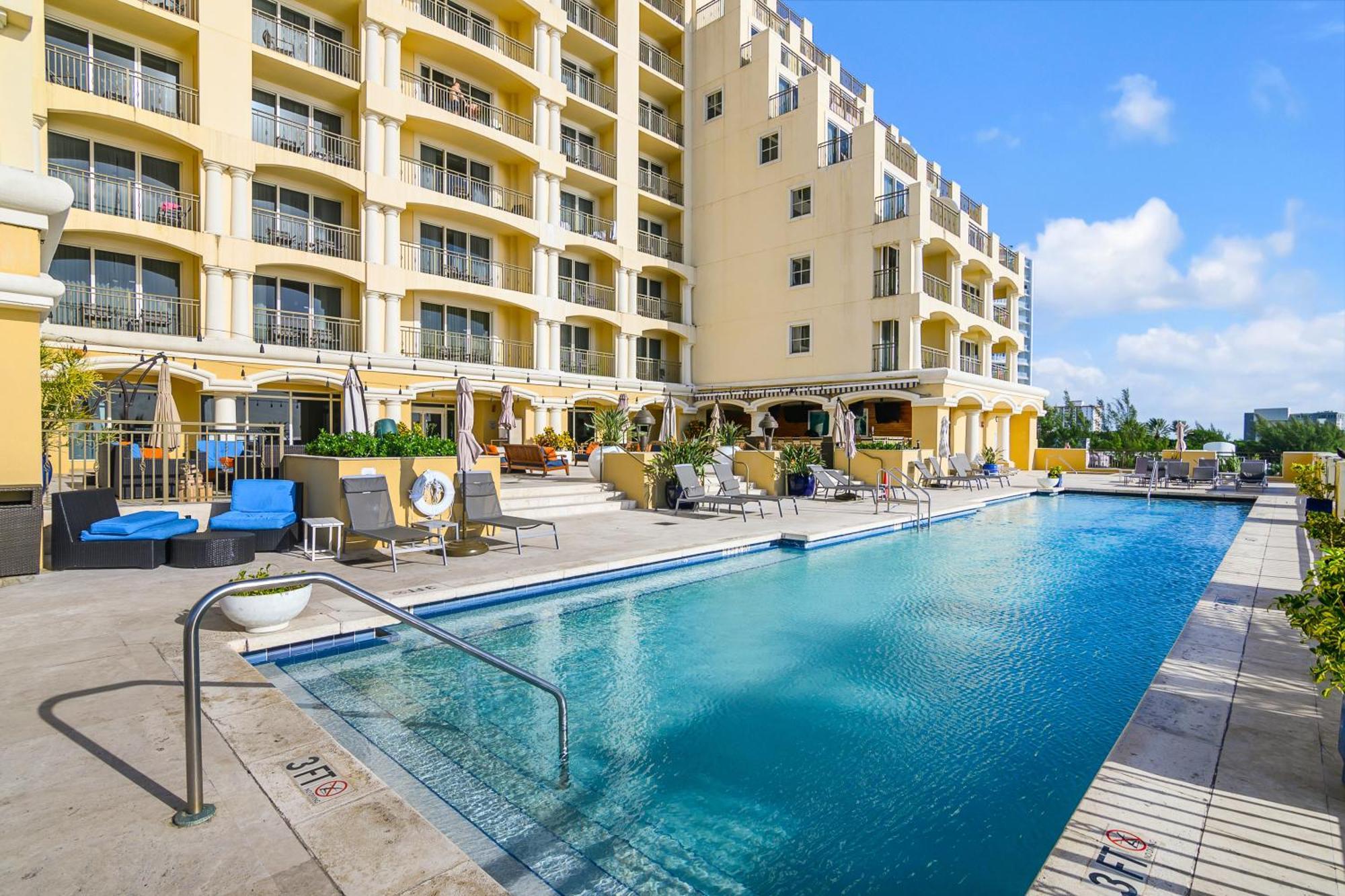The Atlantic Hotel & Spa Fort Lauderdale Esterno foto The pool at the Hilton San Diego Bayfront